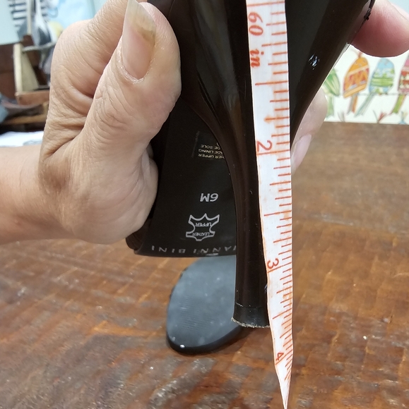 Size 6 Gianni Bini Strappy Leather Sandals - Picture 3 of 5